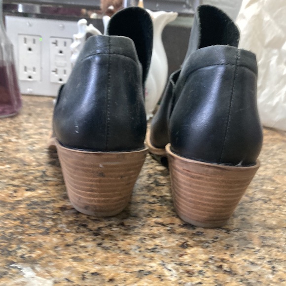 Kelsi Dagger booties - Picture 6 of 7